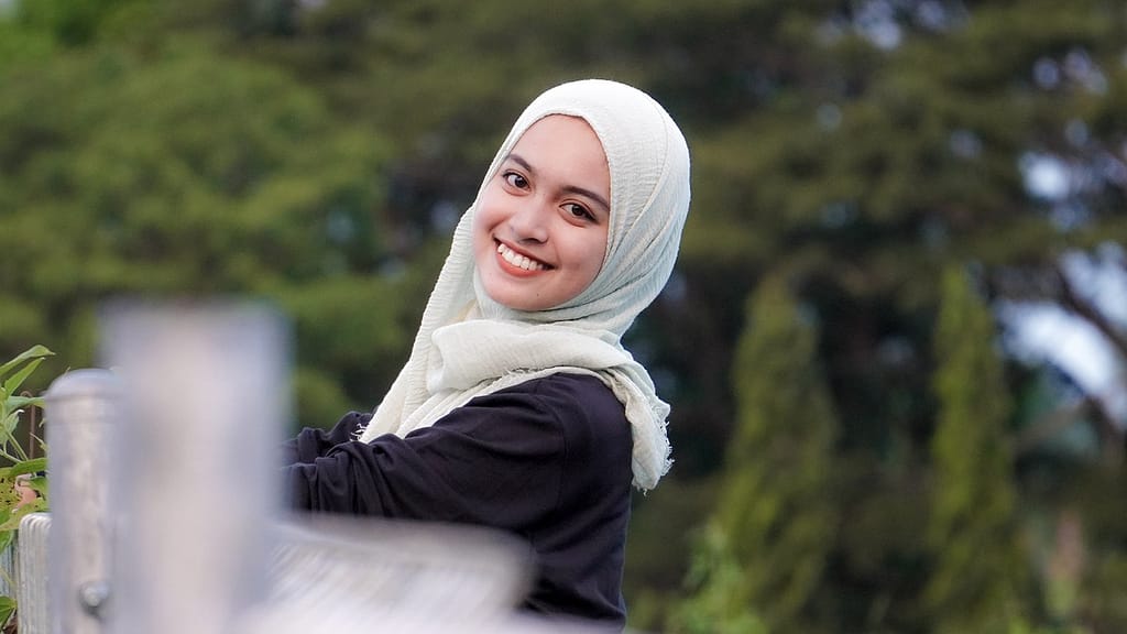 woman, hijab, outdoors